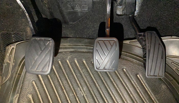 2022 Maruti XL6 ZETA MT, Petrol, Manual, 95,546 km, Pedals