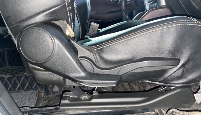 2022 Maruti Grand Vitara ALPHA SMART HYBRID, Petrol, Manual, 62,308 km, Driver Side Adjustment Panel