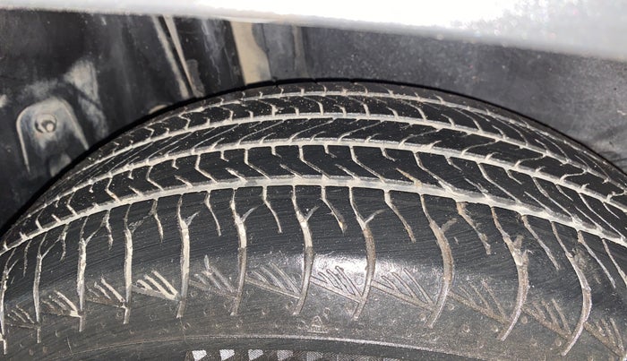 2022 Maruti Grand Vitara ALPHA SMART HYBRID, Petrol, Manual, 62,308 km, Right Rear Tyre Tread