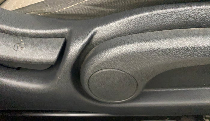 2017 Hyundai Elite i20 ASTA 1.2 (O), Petrol, Manual, 68,307 km, Driver Side Adjustment Panel