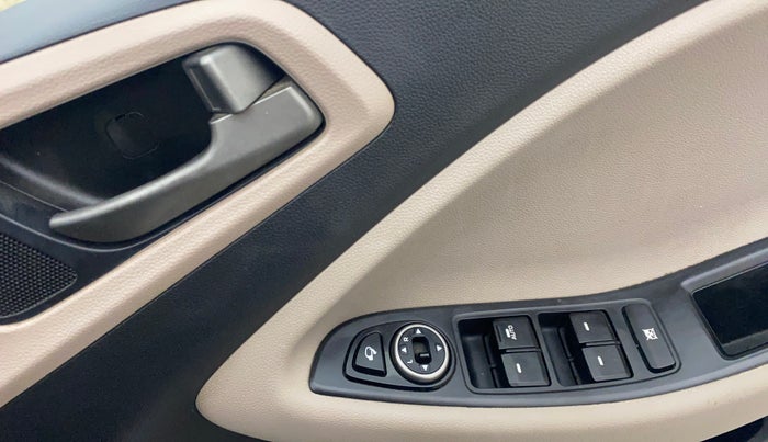 2017 Hyundai Elite i20 ASTA 1.2 (O), Petrol, Manual, 68,307 km, Driver Side Door Panels Control