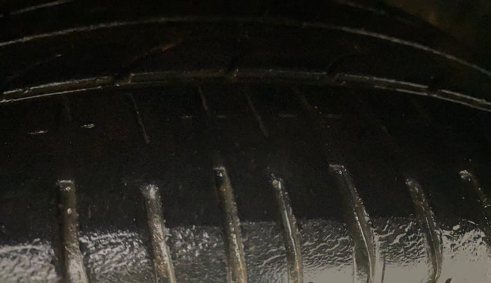 2017 Hyundai Elite i20 ASTA 1.2 (O), Petrol, Manual, 68,307 km, Left Front Tyre Tread