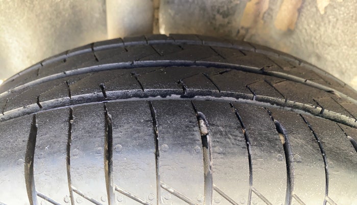 2013 Ford Figo ZXI 1.2 PETROL, Petrol, Manual, 55,807 km, Right Rear Tyre Tread