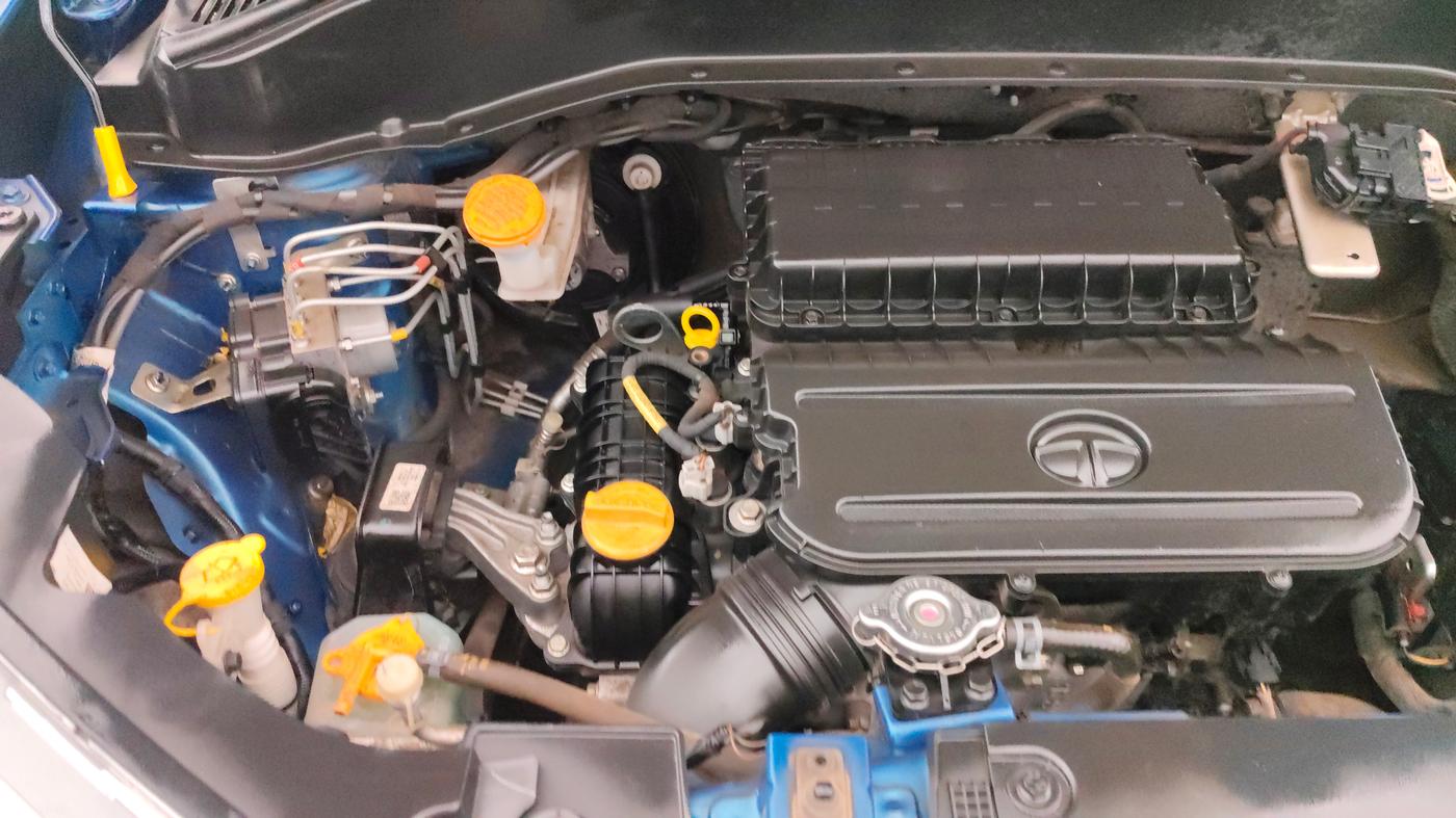 2021 Tata PUNCH CREATIVE  1.2 RTN DUAL TONE, Petrol, Manual, 30,571 km, Engine View - Right
