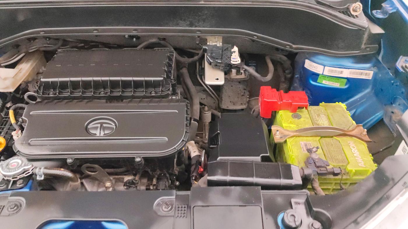 2021 Tata PUNCH CREATIVE  1.2 RTN DUAL TONE, Petrol, Manual, 30,571 km, Engine View - Left