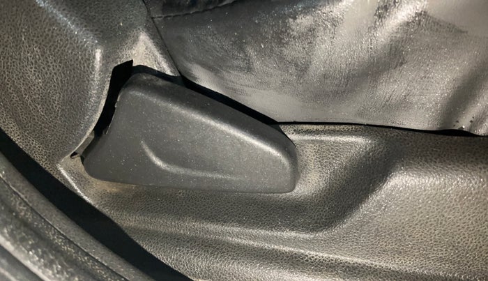 2018 Renault Kwid RXT 0.8, Petrol, Manual, 62,058 km, Driver Side Adjustment Panel