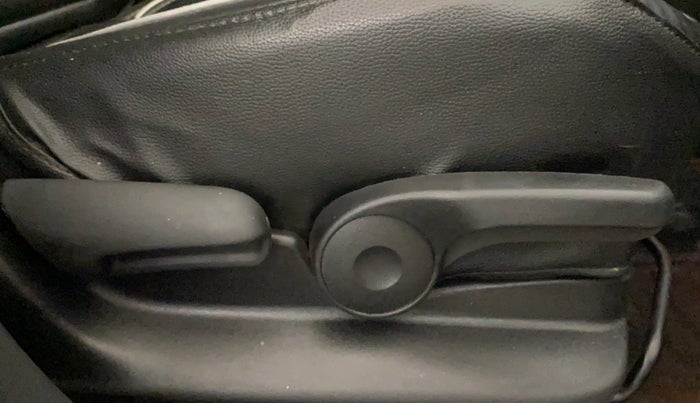 2018 Maruti Vitara Brezza ZDI, Diesel, Manual, 78,858 km, Driver Side Adjustment Panel
