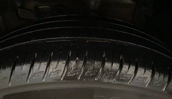 2018 Maruti Vitara Brezza ZDI, Diesel, Manual, 78,858 km, Left Front Tyre Tread