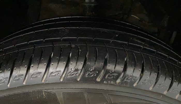2018 Maruti Vitara Brezza ZDI, Diesel, Manual, 78,858 km, Right Front Tyre Tread