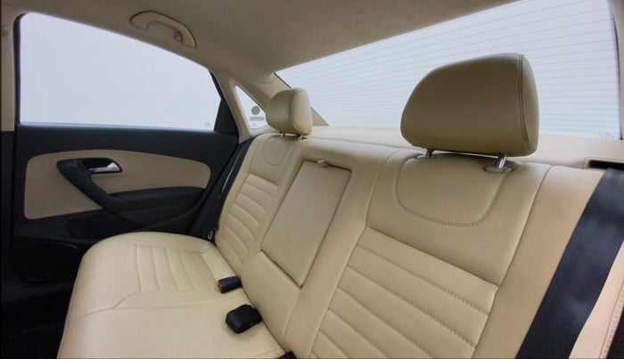 2017 Skoda Rapid AMBITION 1.6 MPI MT, Petrol, Manual, 36,024 km, Right Side Rear Door Cabin