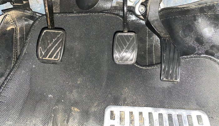 2017 Maruti Swift LXI (O), Petrol, Manual, 68,124 km, Pedals