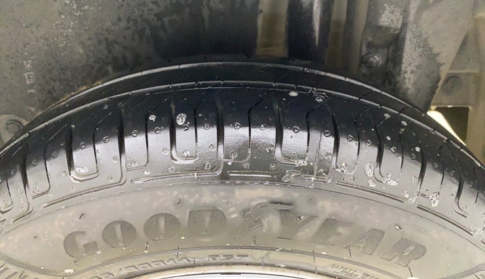 2017 Maruti Swift LXI (O), Petrol, Manual, 68,124 km, Left Rear Tyre Tread