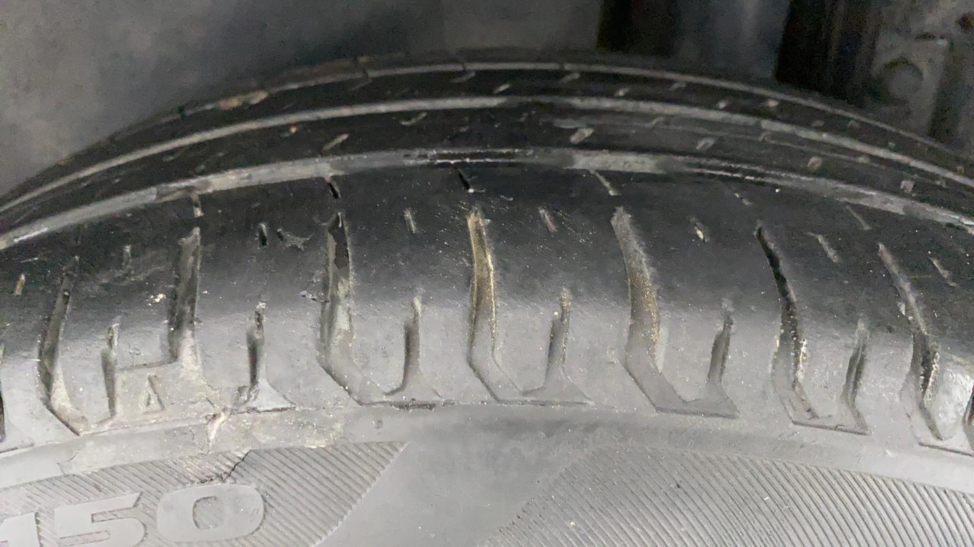 2013 Maruti Swift LXI D, Petrol, Manual, 91,102 km, Left Rear Tyre Tread