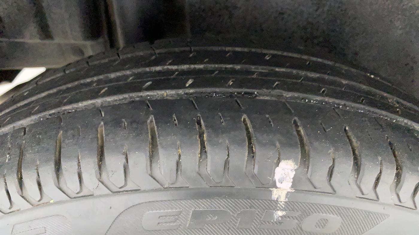 2013 Maruti Swift LXI D, Petrol, Manual, 91,102 km, Right Rear Tyre Tread