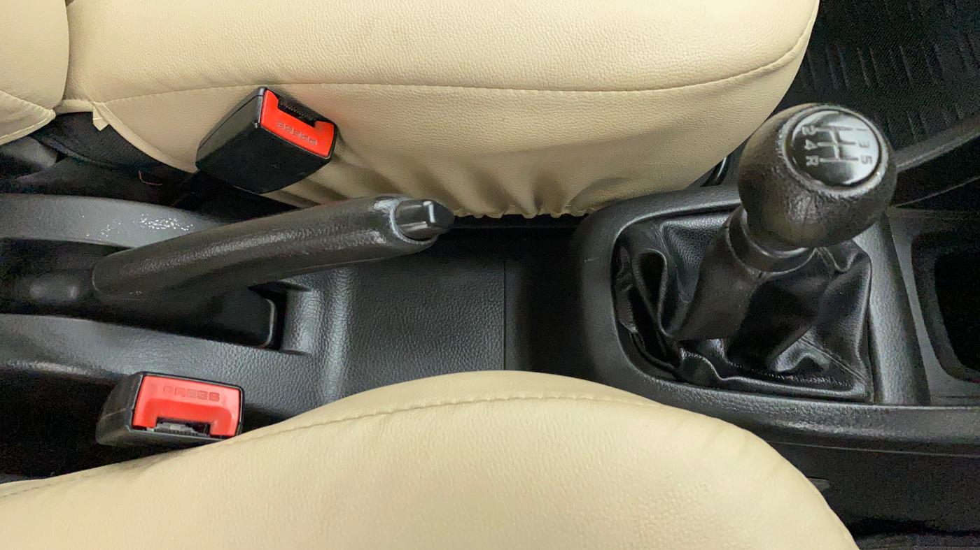 2013 Maruti Swift LXI D, Petrol, Manual, 91,102 km, Gear Lever