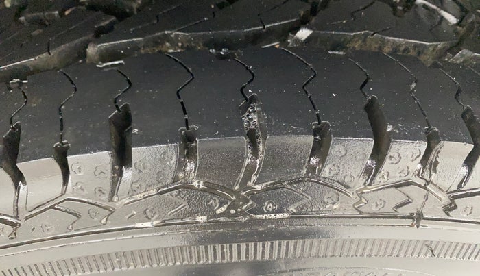 2019 Mahindra MARAZZO M2 8 STR, Diesel, Manual, 64,070 km, Left Rear Tyre Tread