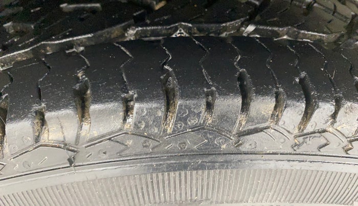 2019 Mahindra MARAZZO M2 8 STR, Diesel, Manual, 64,070 km, Left Front Tyre Tread