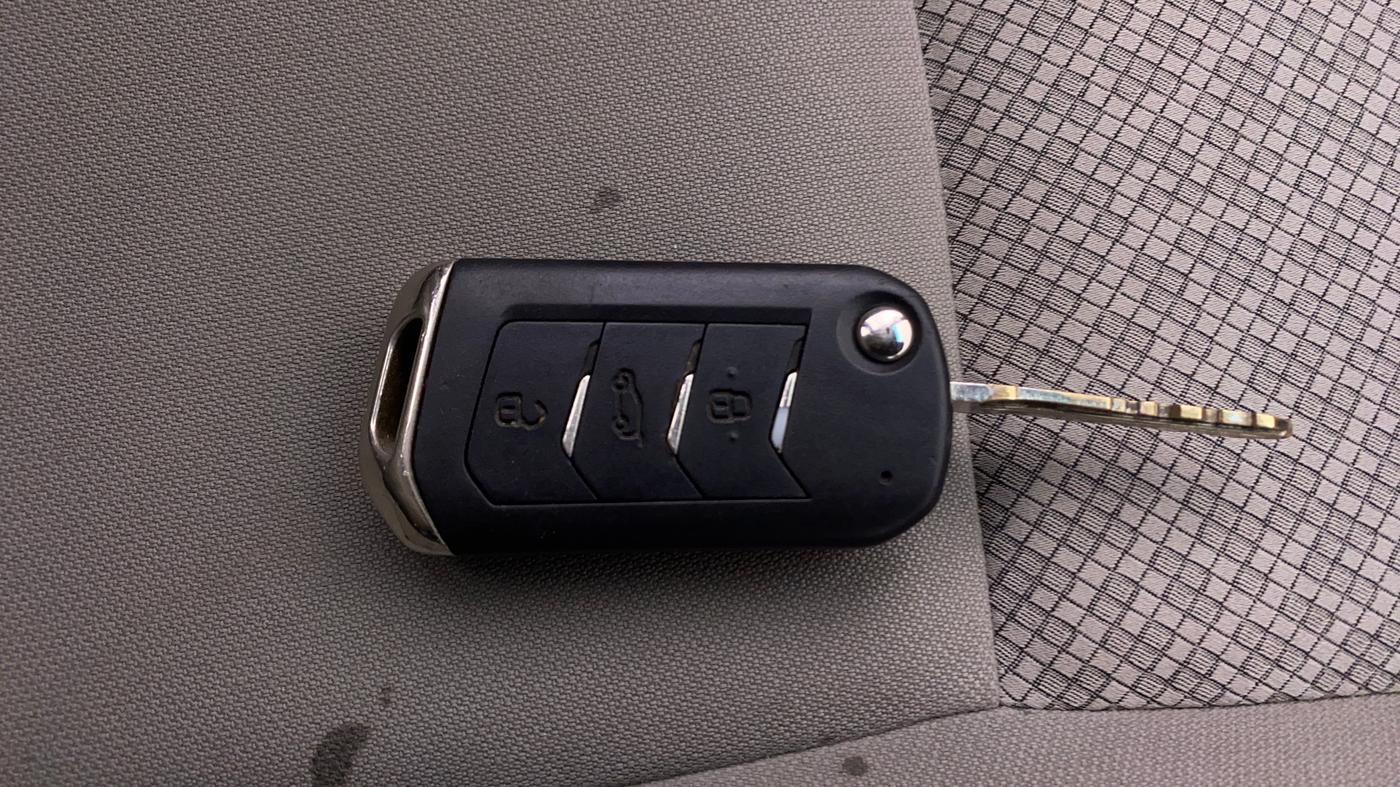 2019 Mahindra MARAZZO M2 8 STR, Diesel, Manual, 64,086 km, Key Close Up