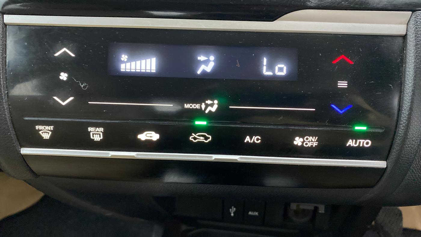 2018 Honda Jazz 1.5L I-DTEC V, Diesel, Manual, 1,02,256 km, Automatic Climate Control
