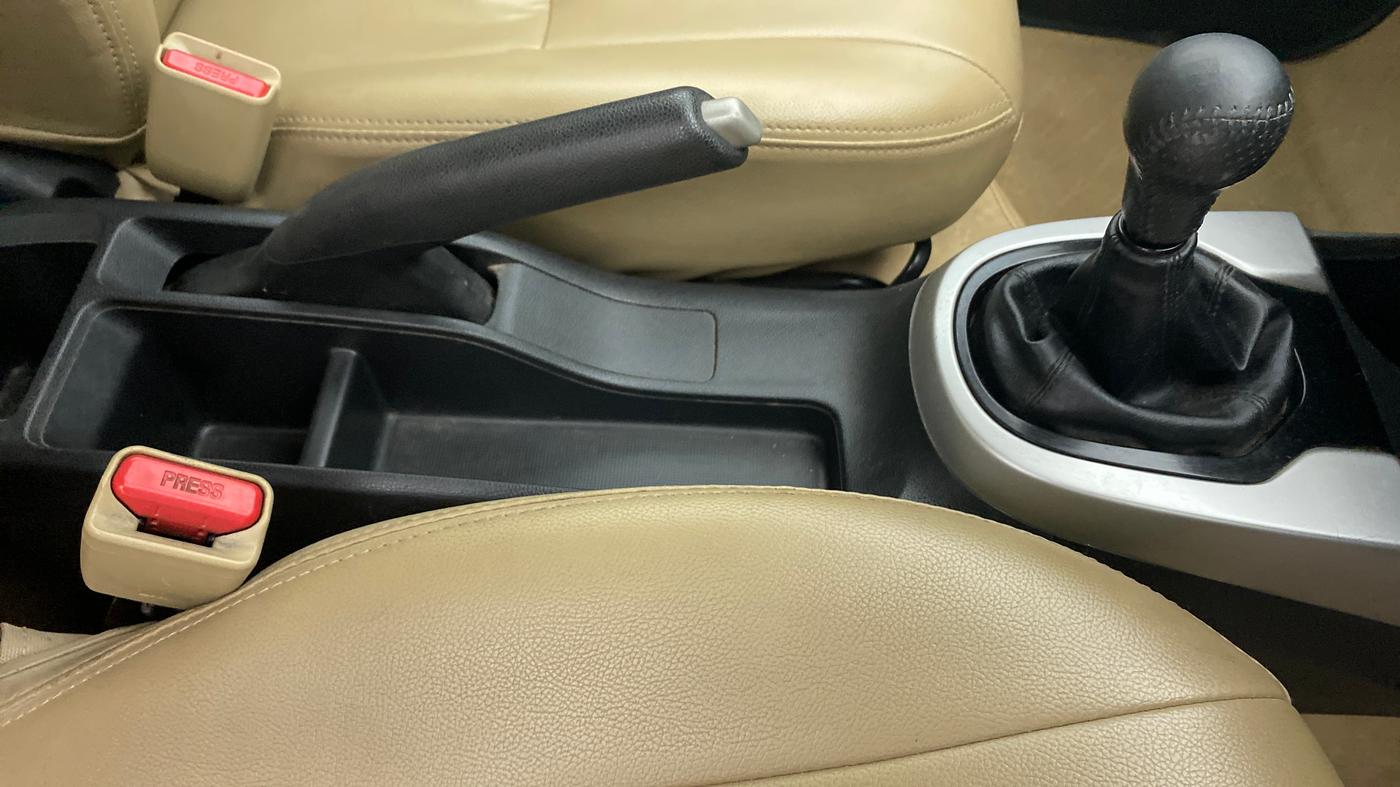 2018 Honda Jazz 1.5L I-DTEC V, Diesel, Manual, 1,02,256 km, Gear Lever