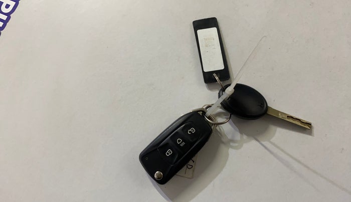 2022 Tata Tiago XT CNG, CNG, Manual, 37,533 km, Key Close Up