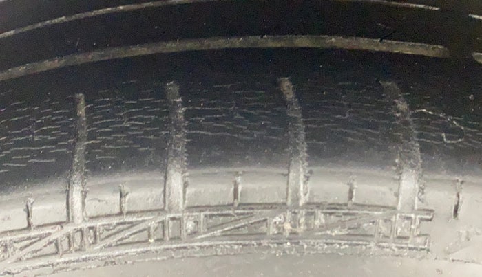 2013 Hyundai Eon MAGNA +, Petrol, Manual, 27,526 km, Right Rear Tyre Tread