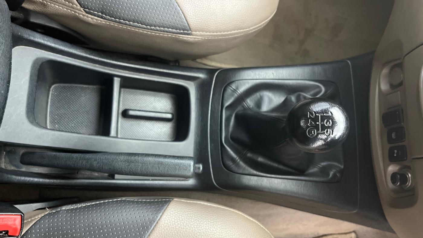 2015 Toyota Innova 2.5 GX 7 STR, Diesel, Manual, 1,10,102 km, Gear Lever