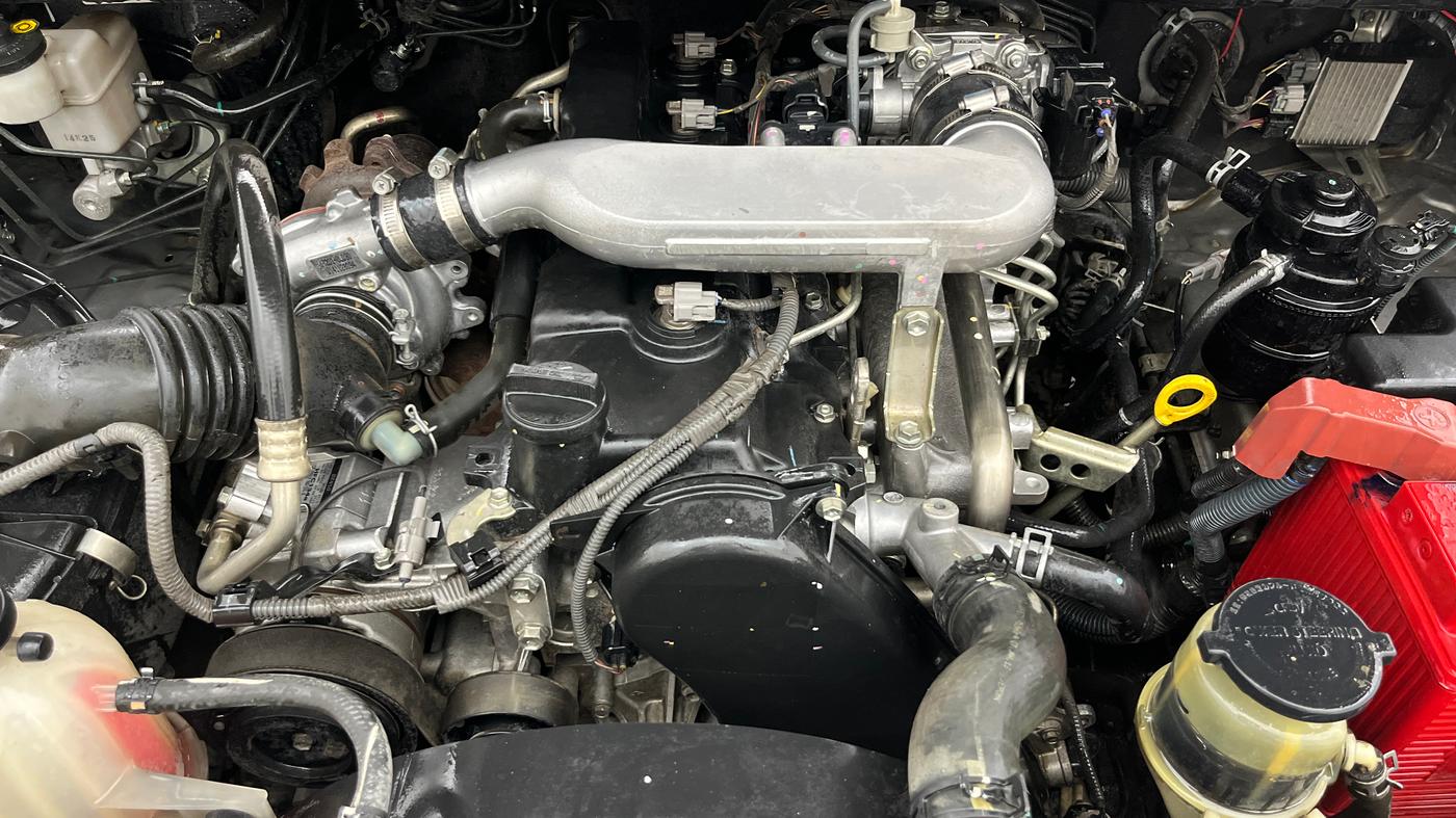 2015 Toyota Innova 2.5 GX 7 STR, Diesel, Manual, 1,10,102 km, Engine View