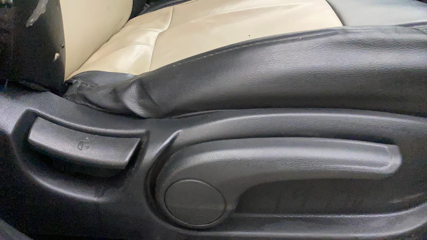 2014 Hyundai Elite i20 SPORTZ 1.2, Petrol, Manual, 39,928 km, Driver Side Adjustment Panel