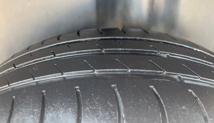 2015 Volkswagen Polo HIGHLINE1.2L, Petrol, Manual, 94,479 km, Left Rear Tyre Tread