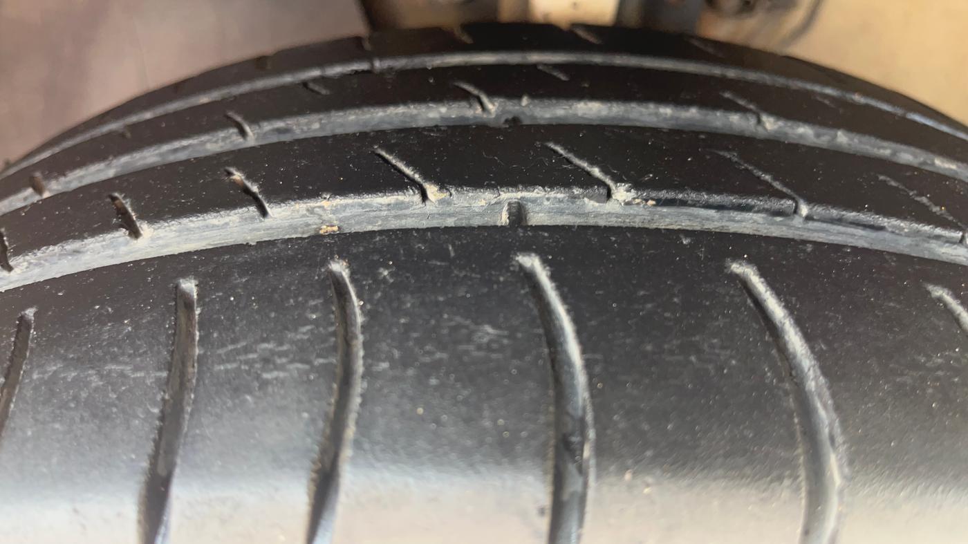 2015 Volkswagen Polo HIGHLINE1.2L, Petrol, Manual, 94,479 km, Left Front Tyre Tread