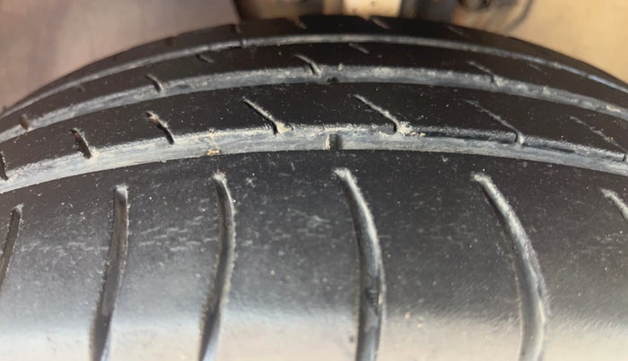 2015 Volkswagen Polo HIGHLINE1.2L, Petrol, Manual, 94,479 km, Left Front Tyre Tread