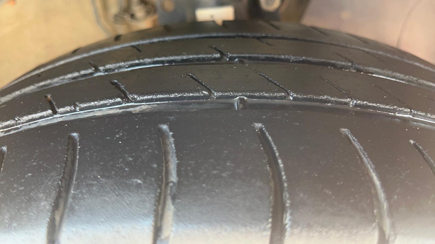 2015 Volkswagen Polo HIGHLINE1.2L, Petrol, Manual, 94,479 km, Right Front Tyre Tread