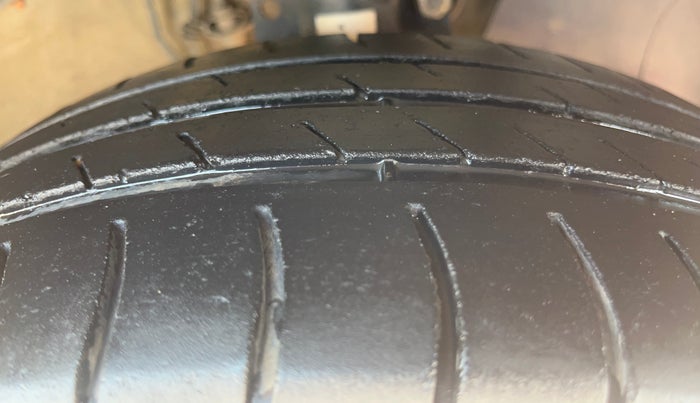 2015 Volkswagen Polo HIGHLINE1.2L, Petrol, Manual, 94,479 km, Right Front Tyre Tread