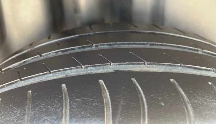 2015 Volkswagen Polo HIGHLINE1.2L, Petrol, Manual, 94,479 km, Right Rear Tyre Tread