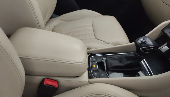 2019 Skoda Kodiaq L&K 2.0 TDI 4X4 AT, Diesel, Automatic, 1,42,183 km, Gear Lever