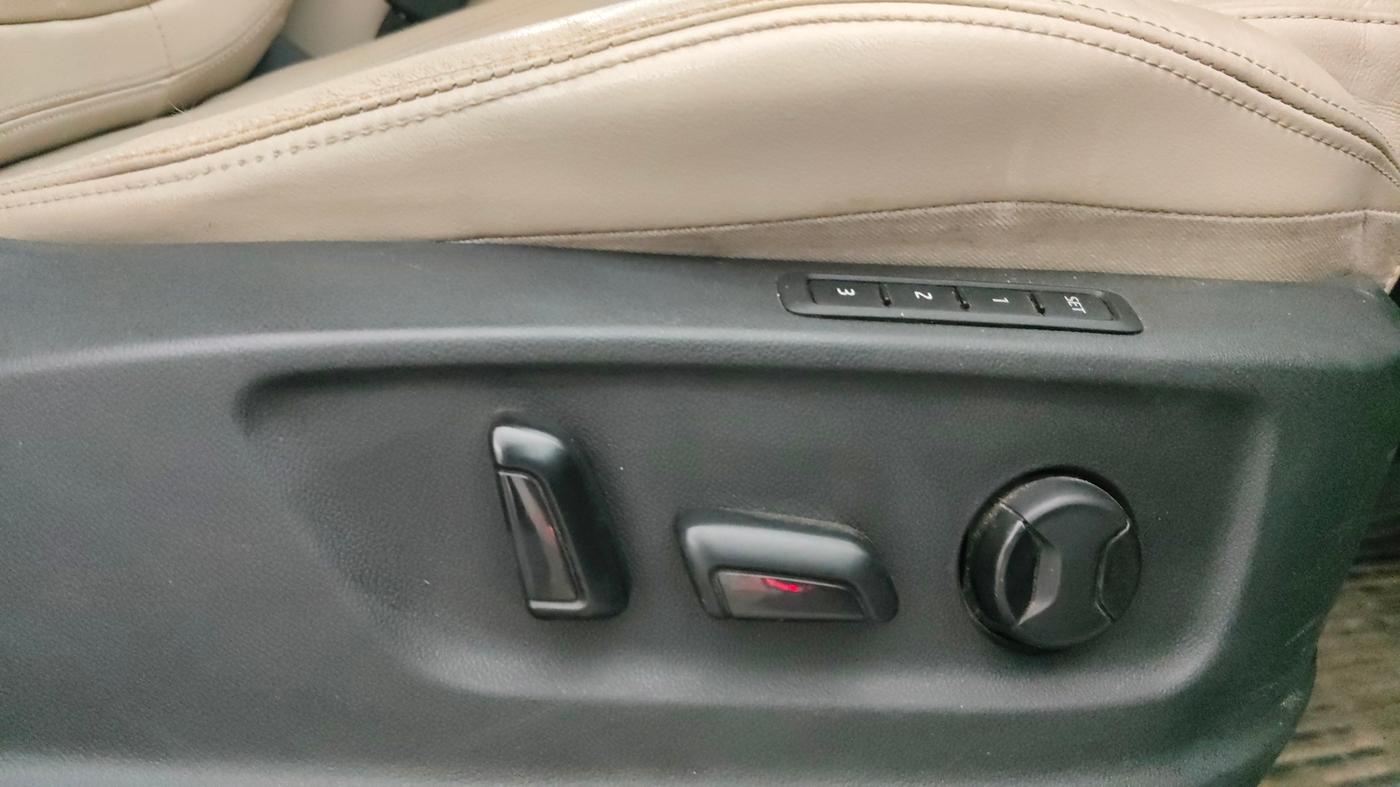 2019 Skoda Kodiaq L&K 2.0 TDI 4X4 AT, Diesel, Automatic, 1,42,183 km, Driver Side Adjustment Panel
