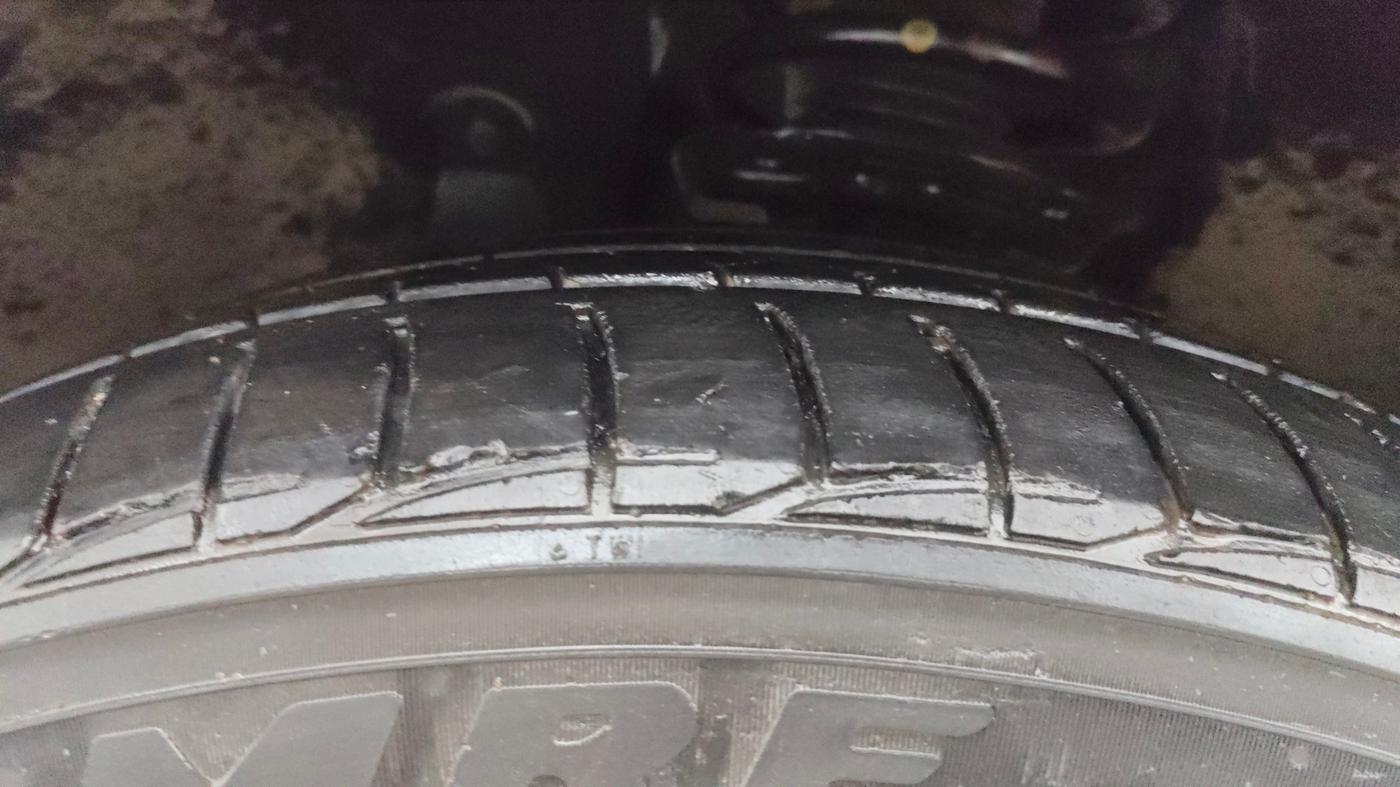 2019 Skoda Kodiaq L&K 2.0 TDI 4X4 AT, Diesel, Automatic, 1,42,183 km, Left Front Tyre Tread