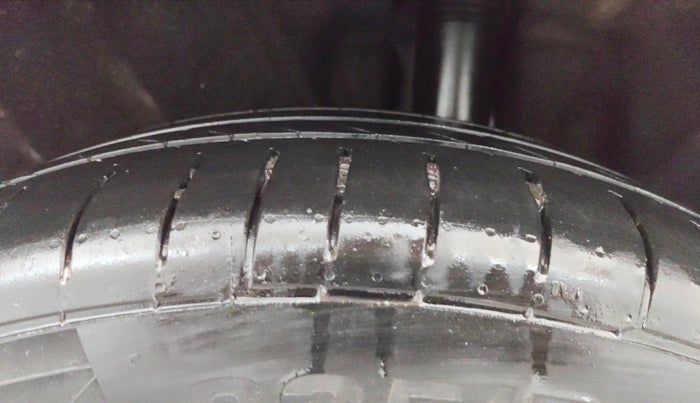 2019 Skoda Kodiaq L&K 2.0 TDI 4X4 AT, Diesel, Automatic, 1,42,183 km, Left Rear Tyre Tread