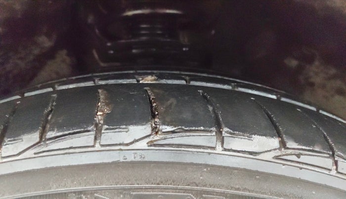 2019 Skoda Kodiaq L&K 2.0 TDI 4X4 AT, Diesel, Automatic, 1,42,183 km, Right Front Tyre Tread