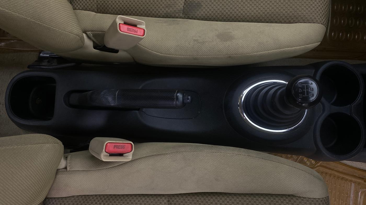 2013 Honda Brio S MT, Petrol, Manual, 68,335 km, Gear Lever