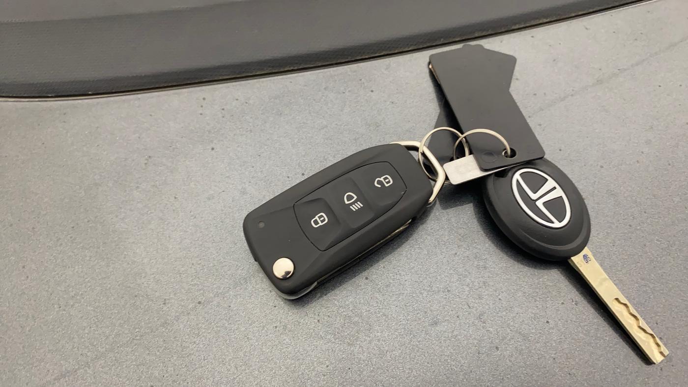 2025 Tata Tiago XZ iCNG, CNG, Manual, 7,727 km, Key Close Up