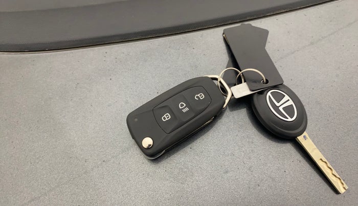 2025 Tata Tiago XZ iCNG, CNG, Manual, 7,727 km, Key Close Up