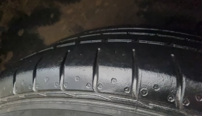 2019 Hyundai Creta SX 1.6 PETROL, Petrol, Manual, 1,08,819 km, Left Rear Tyre Tread