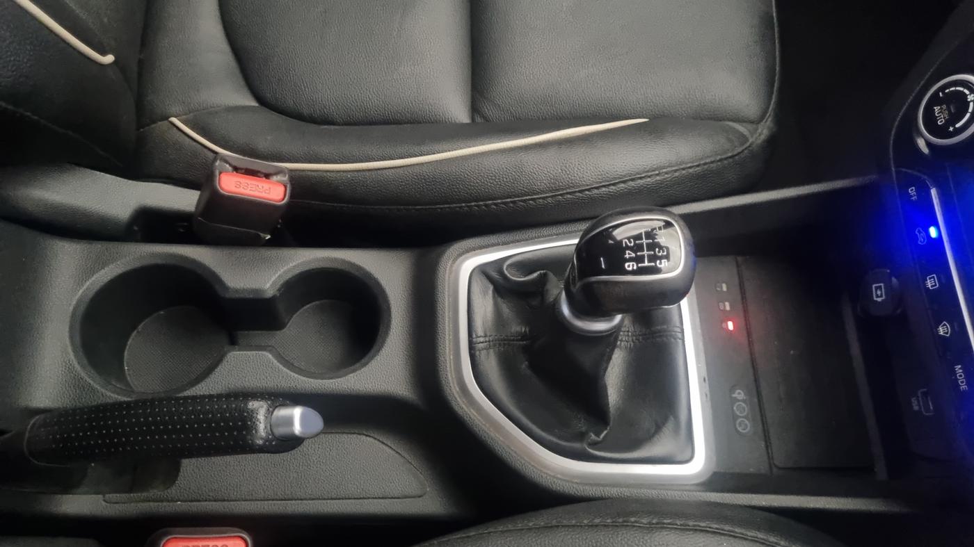 2019 Hyundai Creta SX 1.6 PETROL, Petrol, Manual, 1,08,364 km, Gear Lever