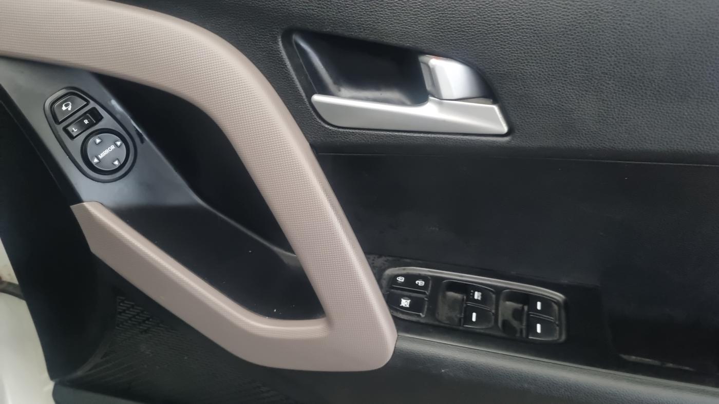 2019 Hyundai Creta SX 1.6 PETROL, Petrol, Manual, 1,08,364 km, Driver Side Door Panels Control