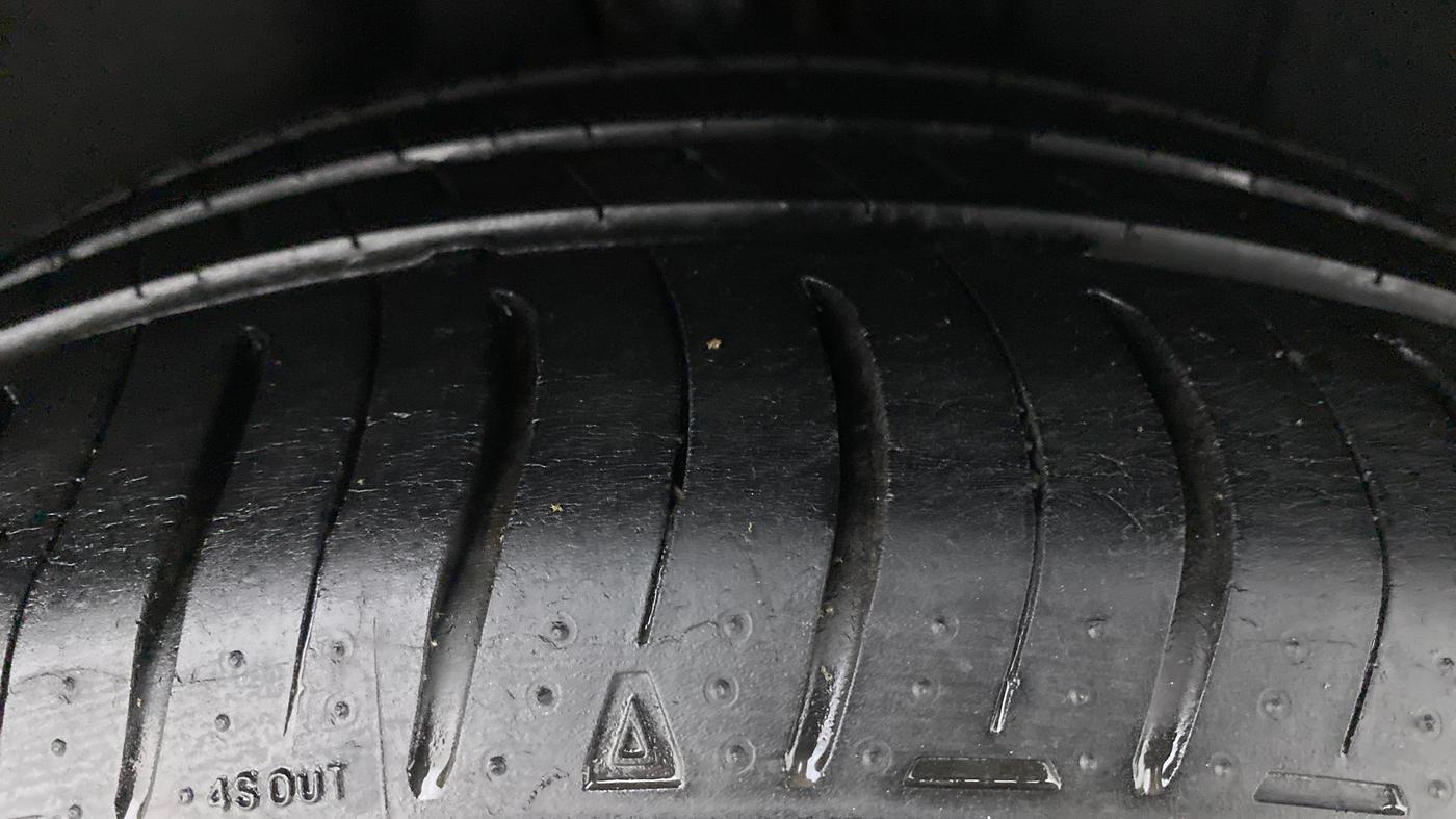 2014 Volkswagen Jetta COMFORTLINE 2.0L TDI, Diesel, Manual, 87,321 km, Left Rear Tyre Tread