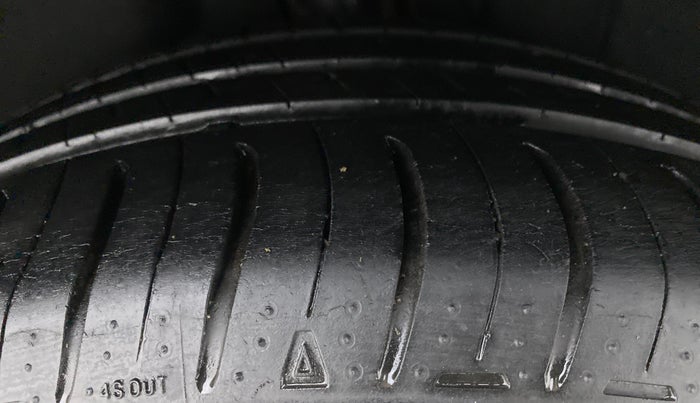 2014 Volkswagen Jetta COMFORTLINE 2.0L TDI, Diesel, Manual, 87,321 km, Left Rear Tyre Tread