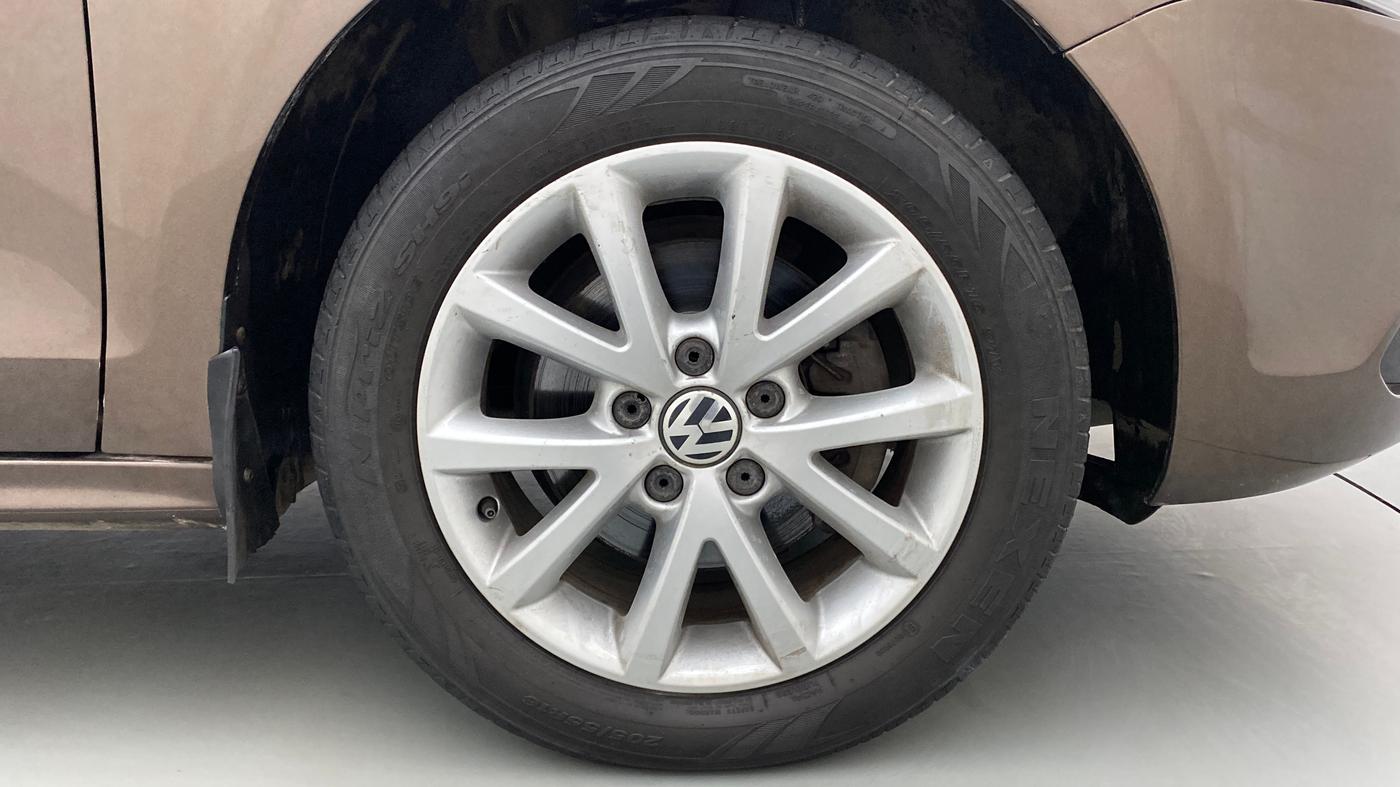 2014 Volkswagen Jetta COMFORTLINE 2.0L TDI, Diesel, Manual, 87,321 km, Right Front Wheel