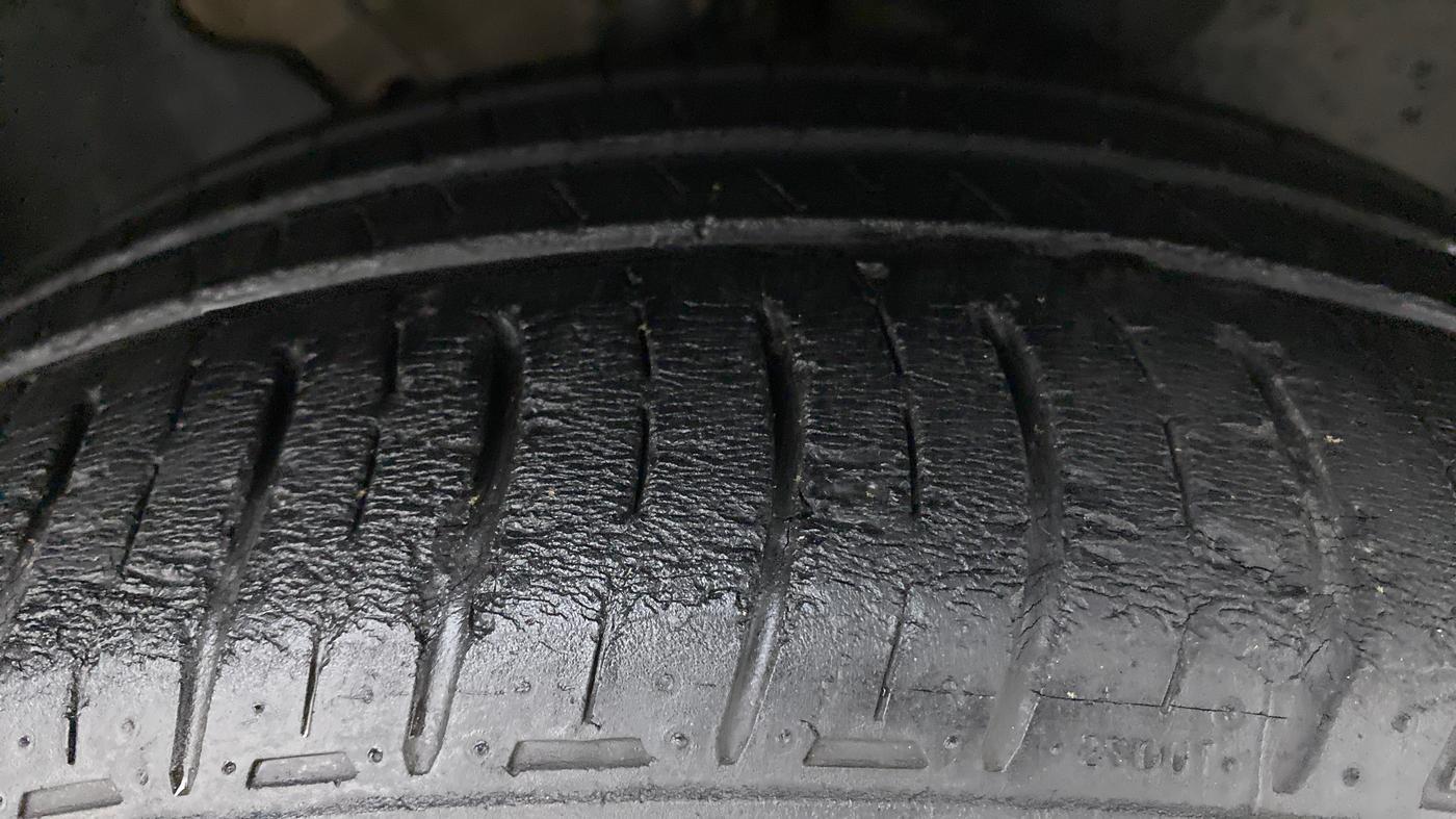 2014 Volkswagen Jetta COMFORTLINE 2.0L TDI, Diesel, Manual, 87,321 km, Right Front Tyre Tread